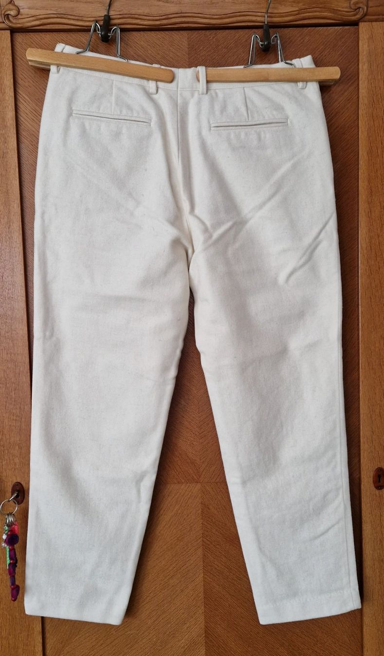 Zara Pantaloni: Hose filzartiger Stoff – Usato da Frauenfeld venduto da jgh_gx6v 1