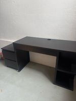 Schreibtisch schwarz mit Schubladen und Regalfach gebraucht