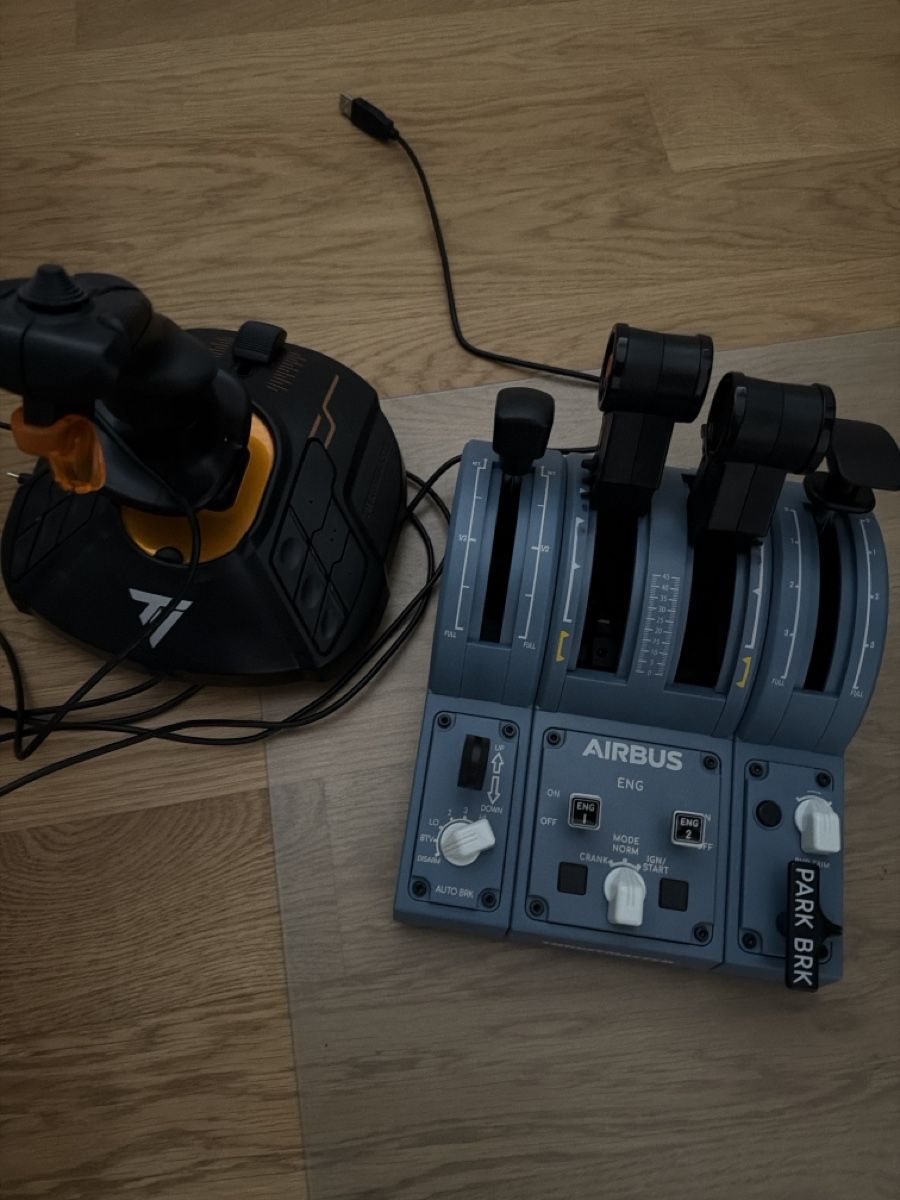 Thrustmaster Manettes: Thrustmaster Tca Quadrant und thrustmaster Joystick – D'occasion à Lausen par EricXu 1