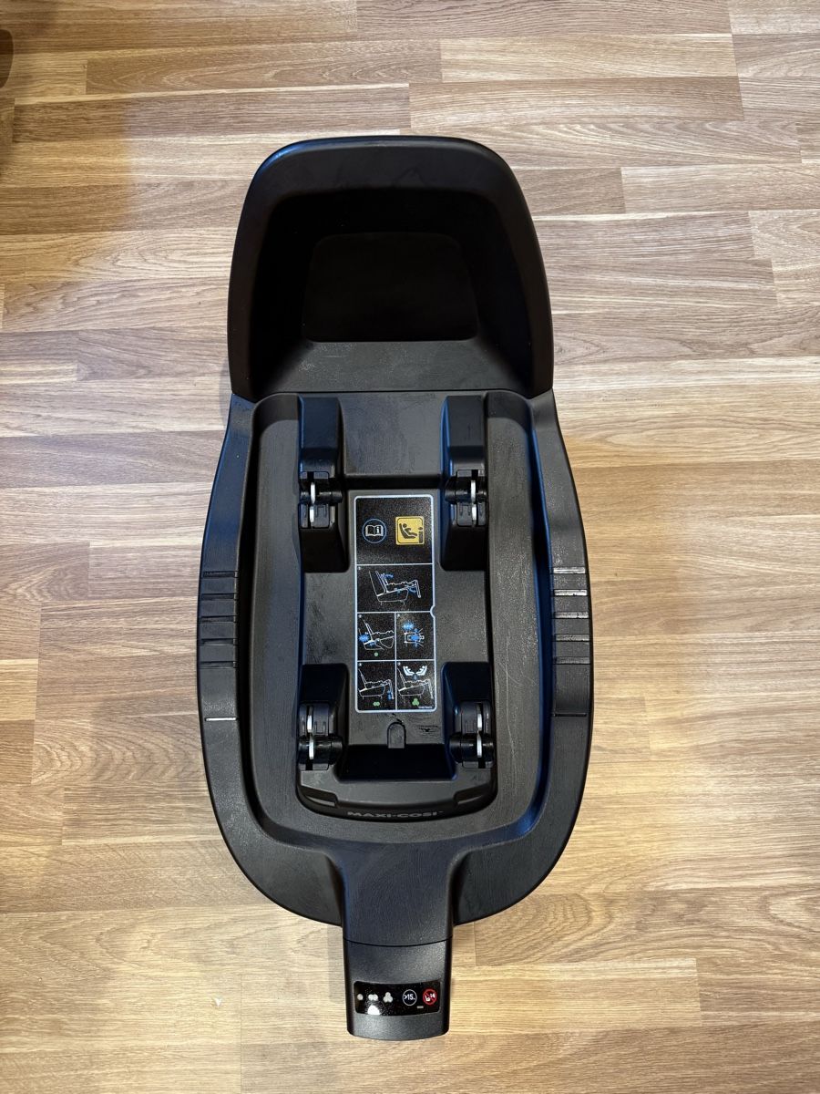 Maxi-Cosi Sièges auto: Maxi-Cosi Babyschale mit Isofixstation – D'occasion à herisau par sga_km2f 2