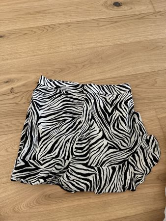 Zara Hosenrock, Zebra Muster, Rüschen, Gr. M, Sommer Rock!