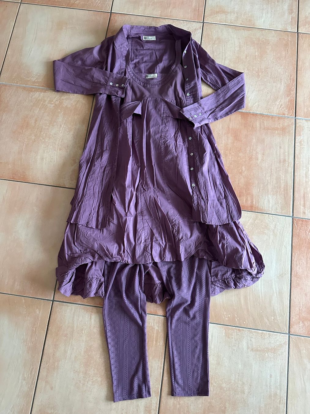 Lotti di vestiti: Ensemble 3 pièces NEUF – Nuovo (secondo la descrizione) da La Chaux-de-Fonds venduto da brutus586