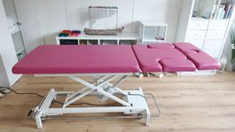 Medax Behandlungs- und Massageliege elektrisch neuwertig