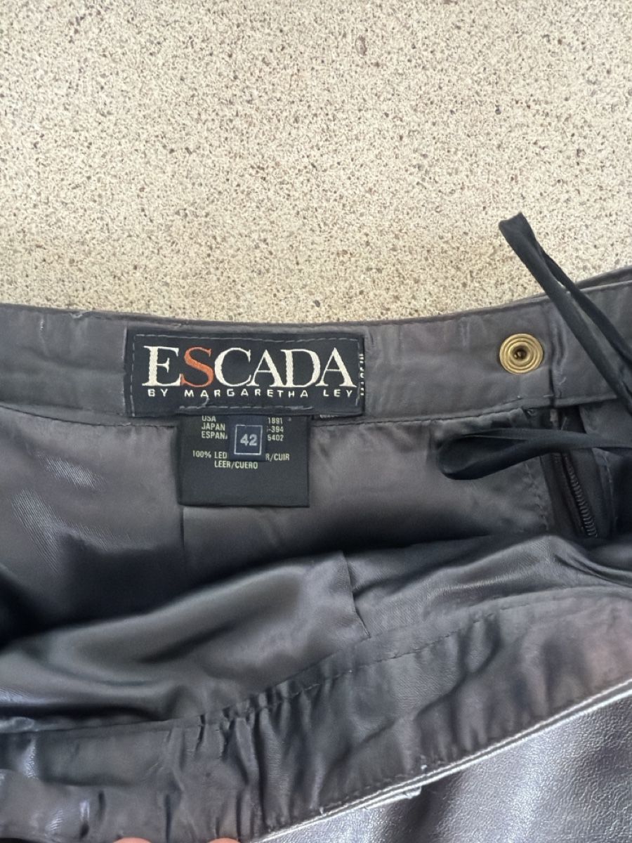 Escada Gonne: Vintage Escada Lederjupe Gr IT42 – Usato da Gossau SG venduto da sushifactory 1