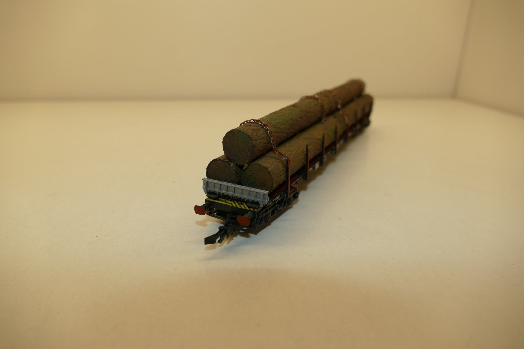 Roco Modellini di ferrovie: Roco H0: DB Flachwagen mit Baumstämmen gealtert – Usato da Niederhasli venduto da rail-duerst 3
