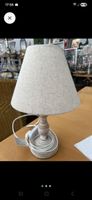 Gemütliche Tischlampe aus Holz .Höhe 34cm.