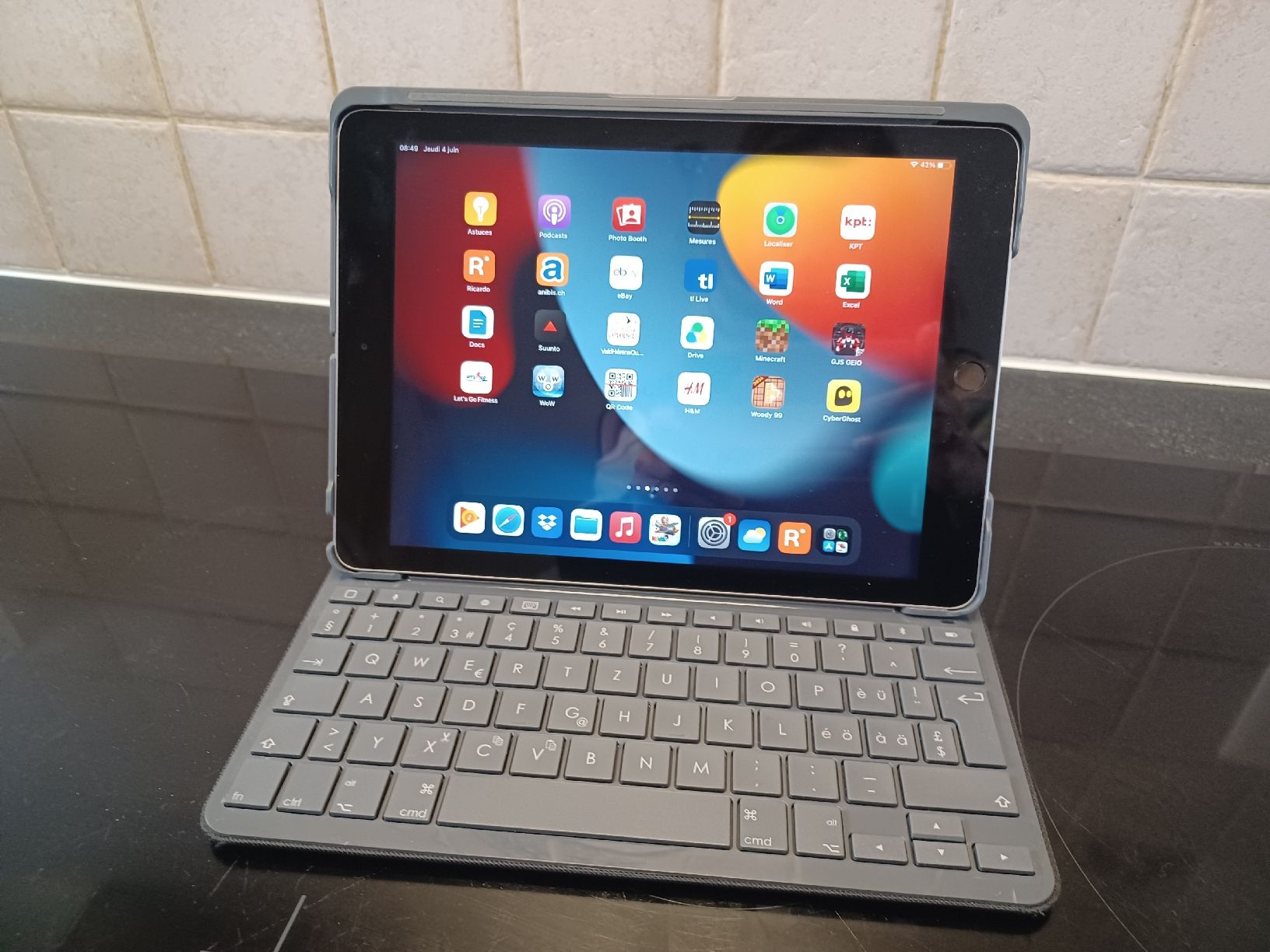 Apple Tablet PC: ipad 5 A1822 avec clavier slim folio logitech – Usato da Servion venduto da josephine22 9