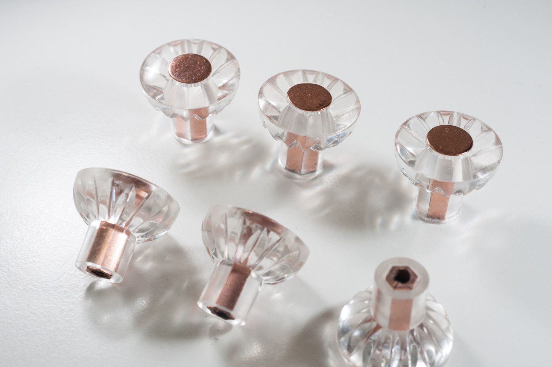 Quincaillerie: 2 Möbelknöpfe Plexiglas / Kupfer – D'occasion à Schwerzenbach par floridan 1