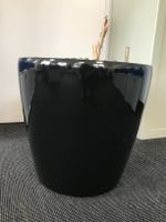 Grosser schwarzer Blumentopf, Ø 50cm, mit Bewässerungssystem