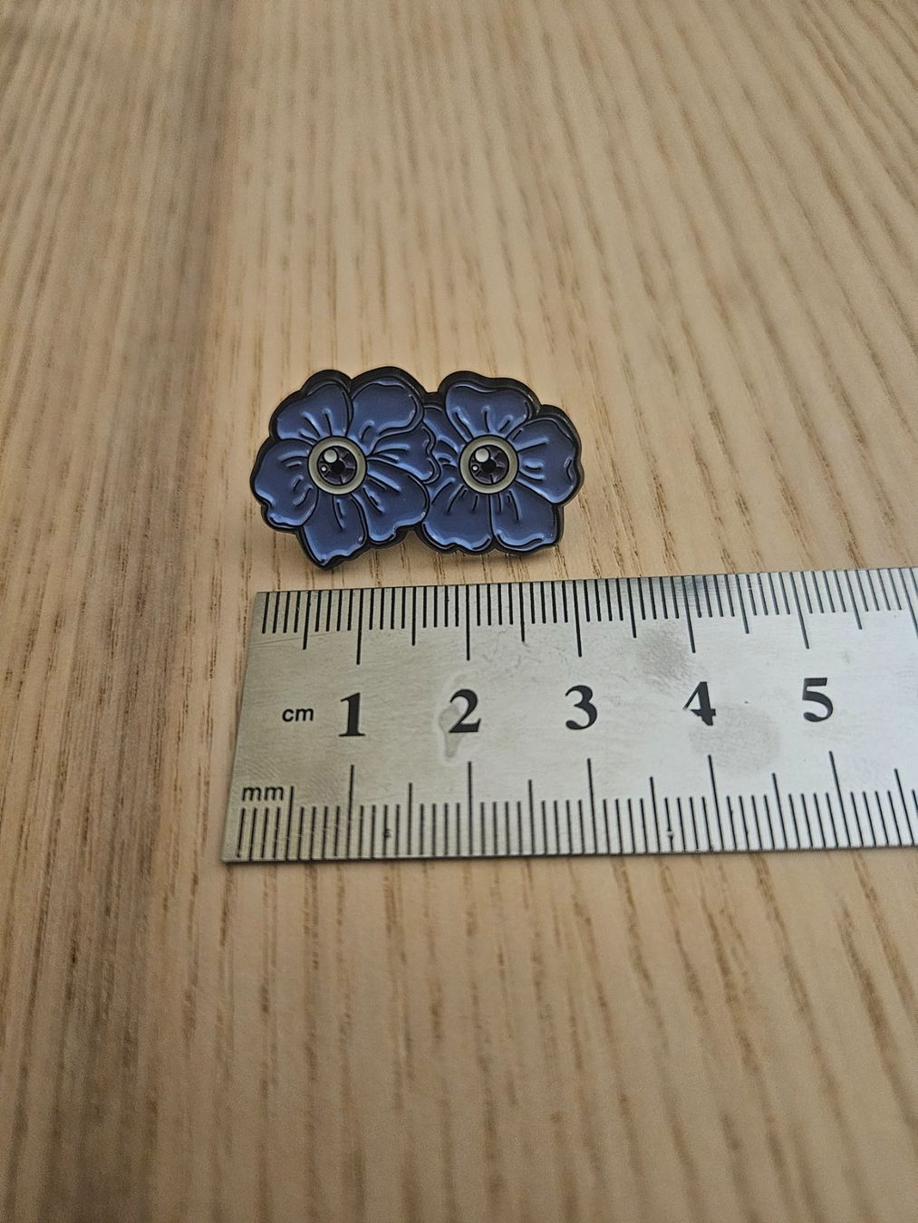 Placchette & Badge: Blaulila Blumen - Pin Badge Anstecker – Usato da Luzern venduto da Lucan_Valerius