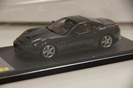 1/43 Ferrari California grau geschlossen