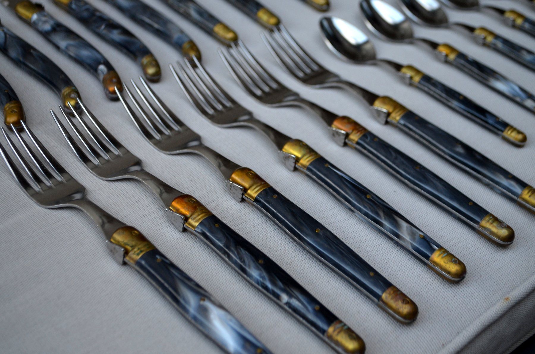 Laguiole Bestecksets: Laguiole Pradel - Besteck / couverts -  service de table – Gebraucht aus Collonges von arashee 7