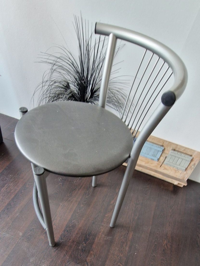 Hocker: 1 Halb Hoher Bar Hocker Nr. 3 – Gebraucht aus Niederbipp von Trude04 1