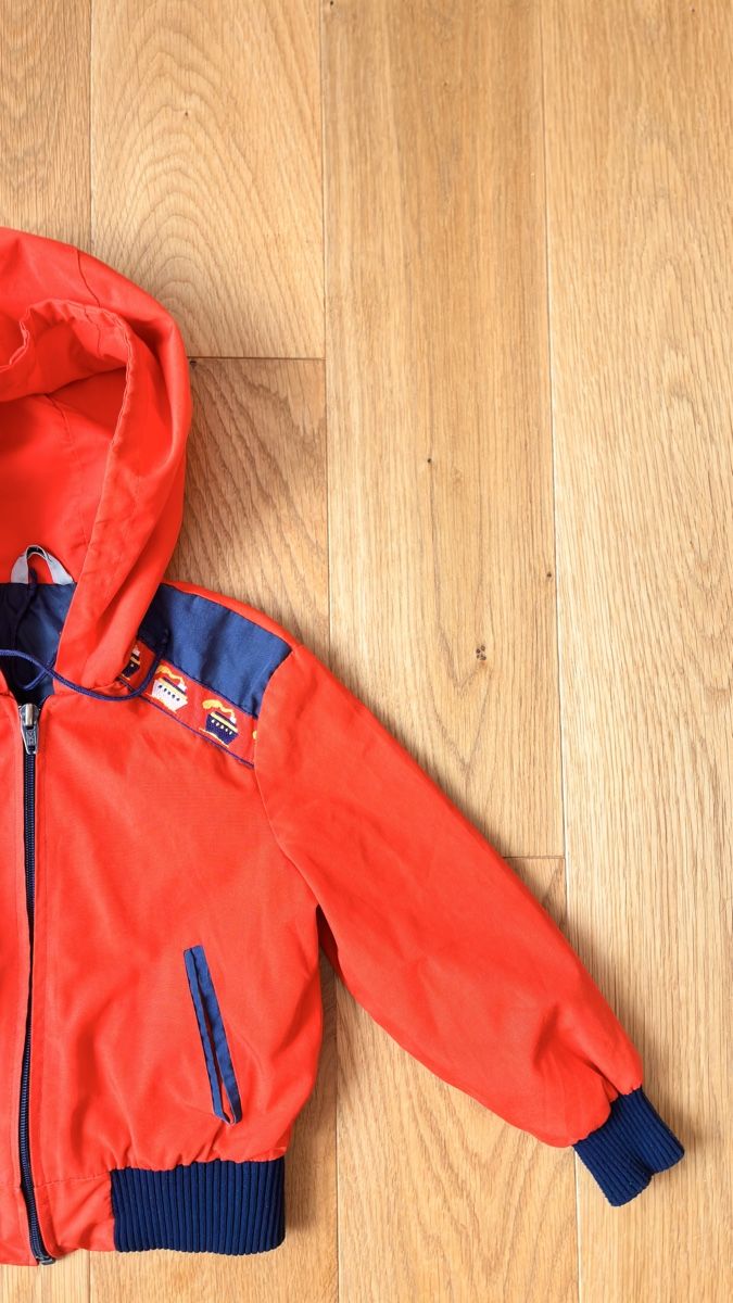 Jacken: Childrens Jacket Orange with Hood and Boat Pattern – Gebraucht aus Untersiggenthal von mic_ksv9 1