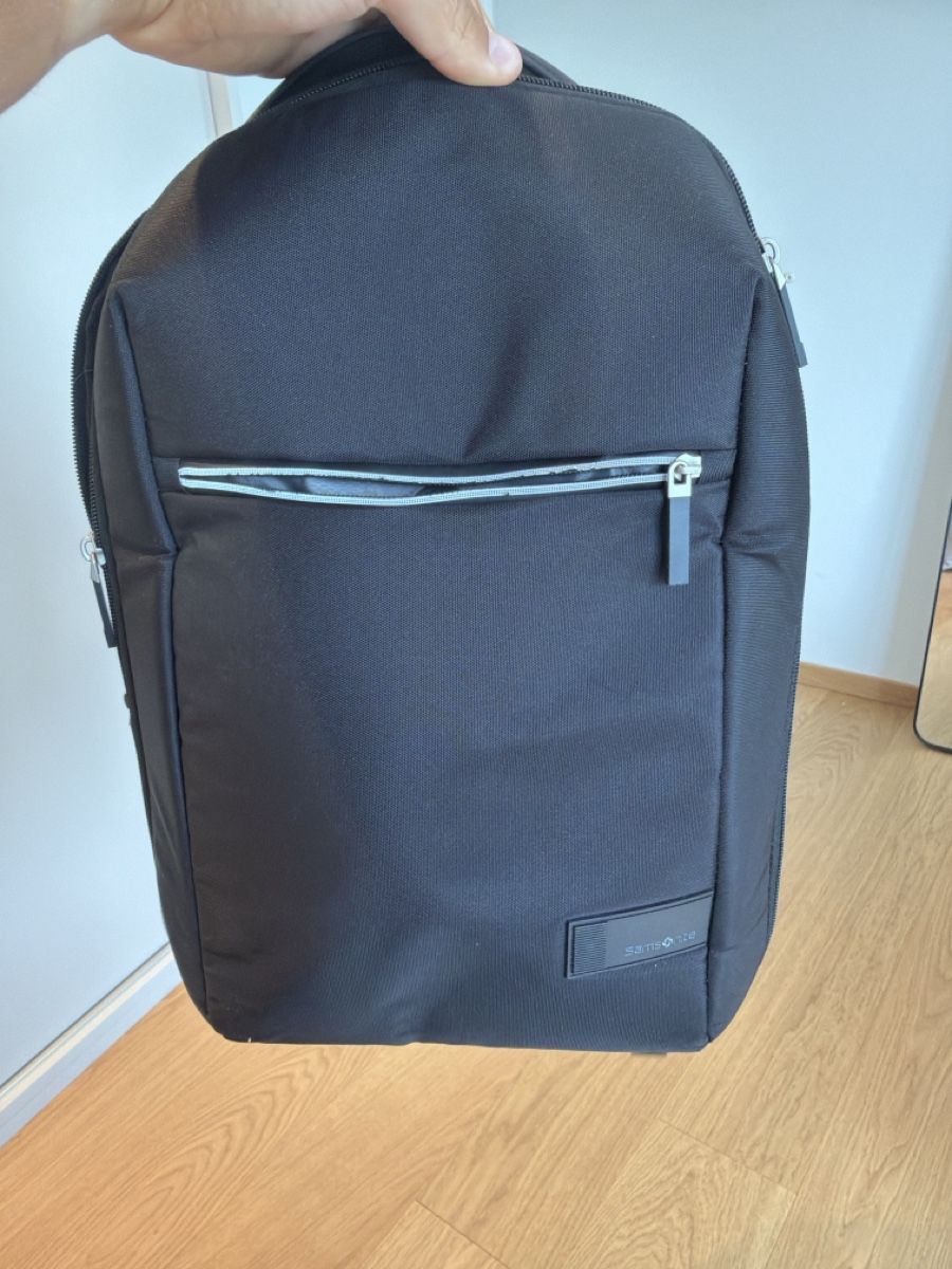 Samsonite Zaini: Backpack Samsonite black USB port laptop compartment used – Usato da Küsnacht ZH venduto da luc_gct5