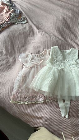 Zwei Babykleider Set weiss und rosa akzeptabler Zustand