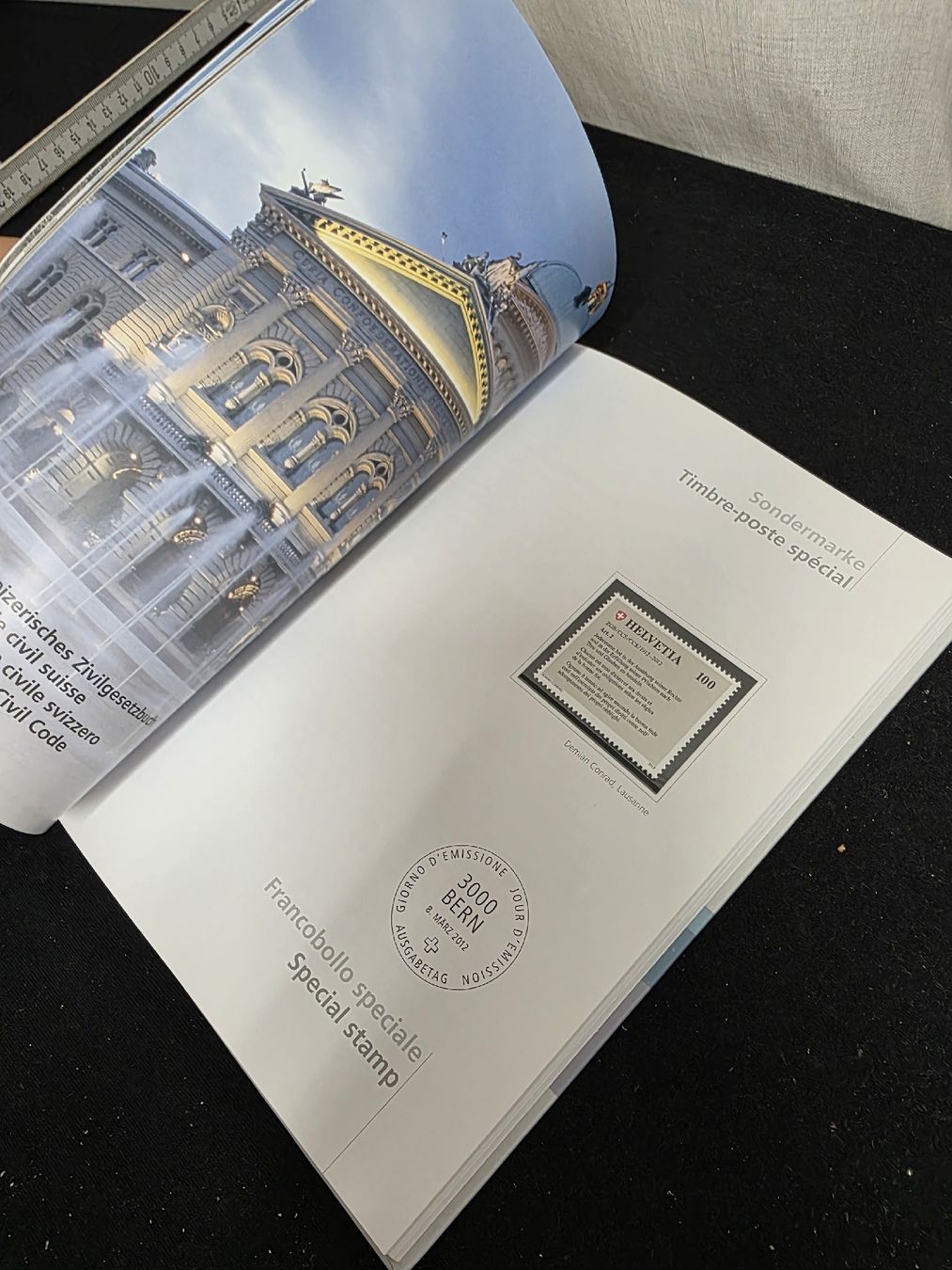 Tutti i francobolli: Schweizer Briefmarken Jahrbuch 2012 neuwertig – Usato da Wolfertswil venduto da Antiko 4