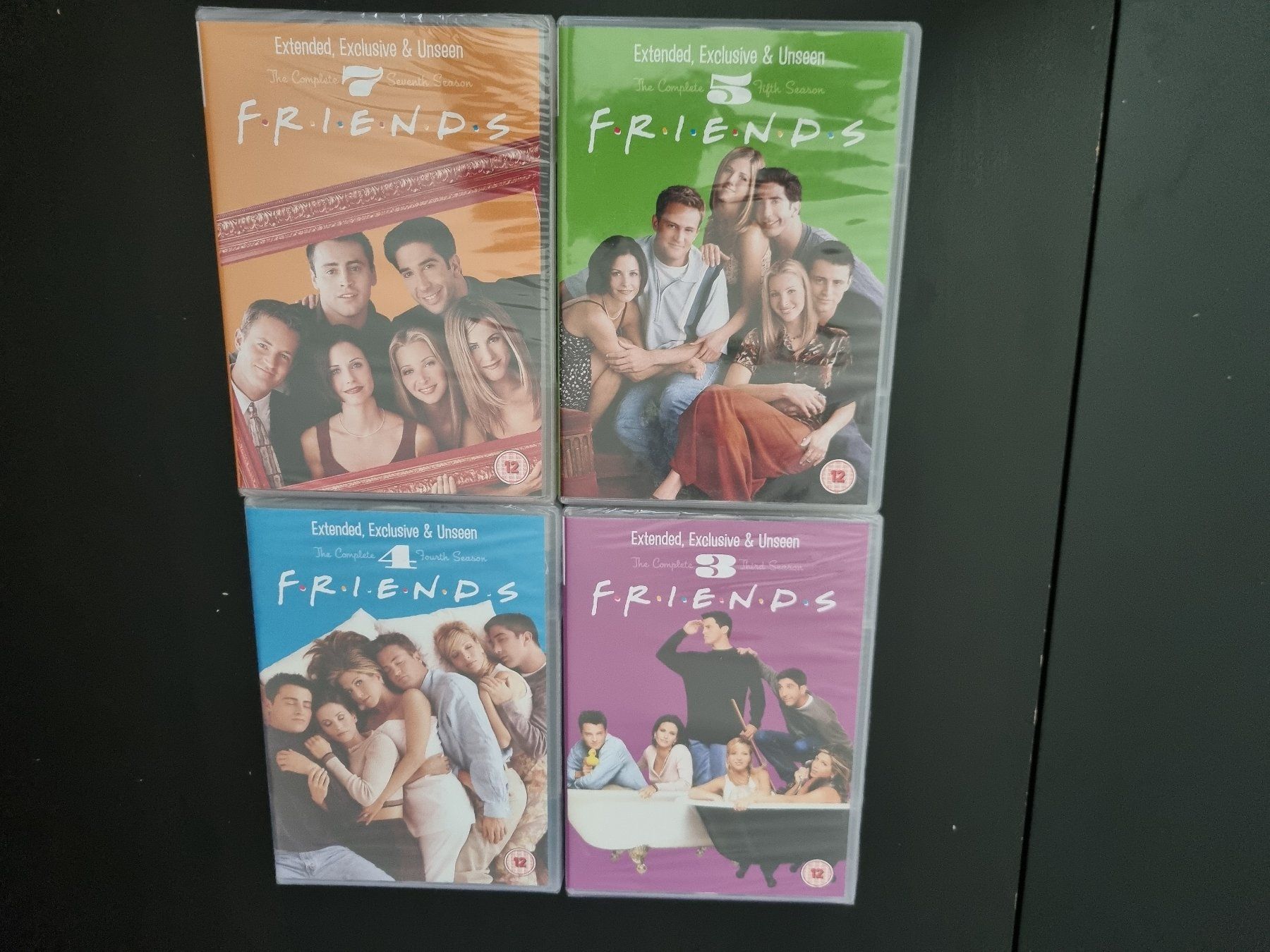 Tutti i DVDs: NEU: Friends Staffel 3, 4, 5 und 7 – Nuovo e nell'imballaggio originale da Vilters venduto da oOLinkOo
