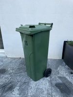 Grüne Kehrichttonne mit Rollen gebraucht