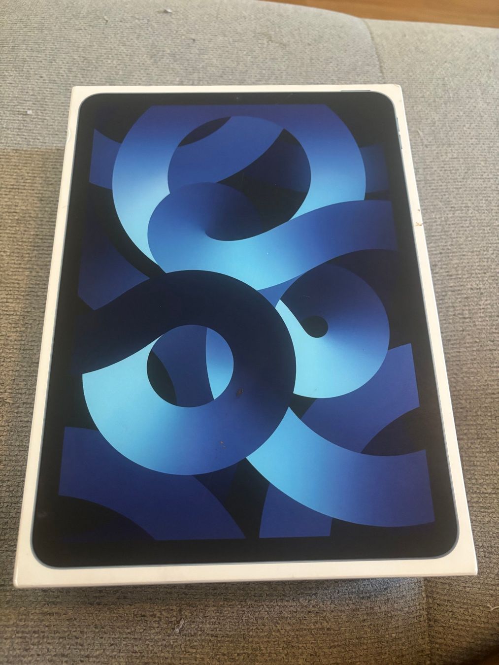 Apple Tablet PC: iPad Air 5e génération presque neuf – Neu (gemäss Beschreibung) aus Neuchâtel von aym_ztr6 3