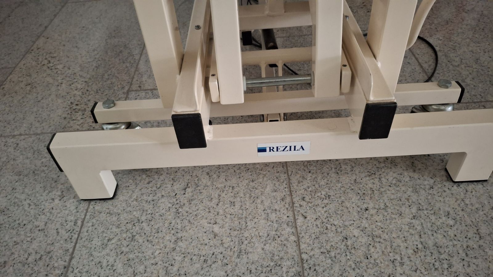 Sedie a sdraio: Professionelle Massageliege – Usato da Uetikon am See venduto da sum_q8ty 1