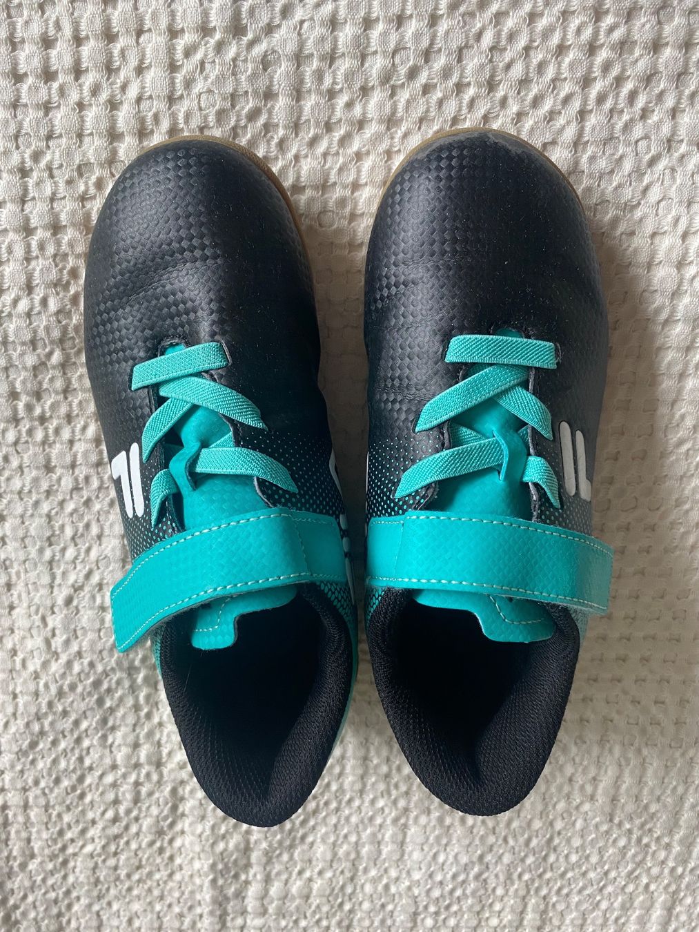 Fila Schuhe für Jungen: Fila Hallenturnschuh Gr. 33 – Gebraucht aus Bolligen von Picasso79