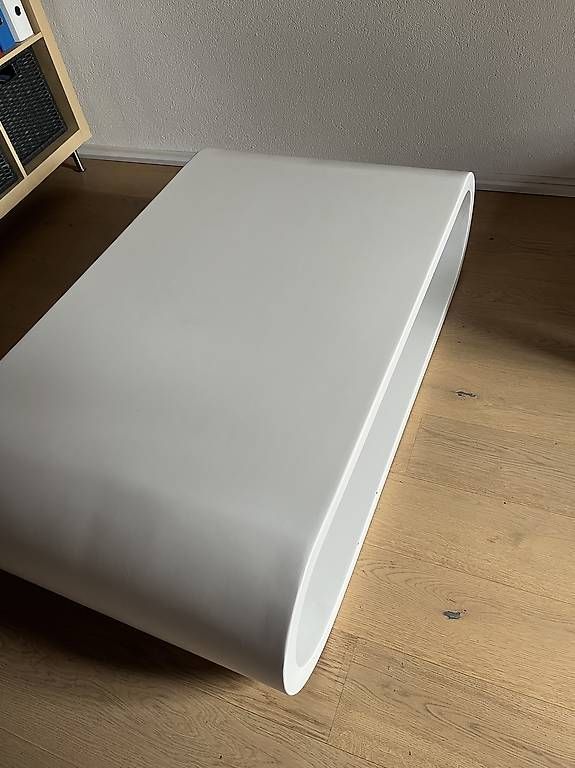 Tische: Couchtisch weiss rundliche Form – Gebraucht aus Mettmenstetten von sabina89