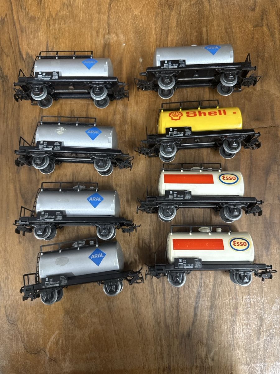 Märklin Modellini di ferrovie: 8 Kesselwagen Aral, Shell &Esso – Usato da Berikon venduto da TopLok 2