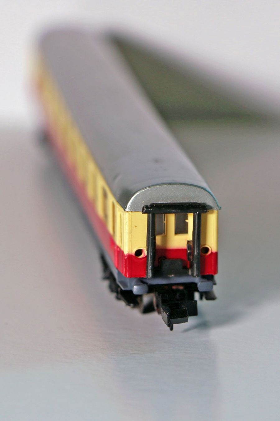 Arnold Modellini di ferrovie: DB Personenabteilwagen 1. Klasse, rot-beige – Usato da Aesch BL venduto da diopter 4