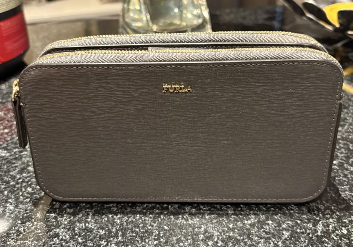 Furla Borse da donna: Furla Babylon L Shoulder Bag - Grau – Nuovo (secondo la descrizione) da Küssnacht am Rigi venduto da sus_h8n5 1