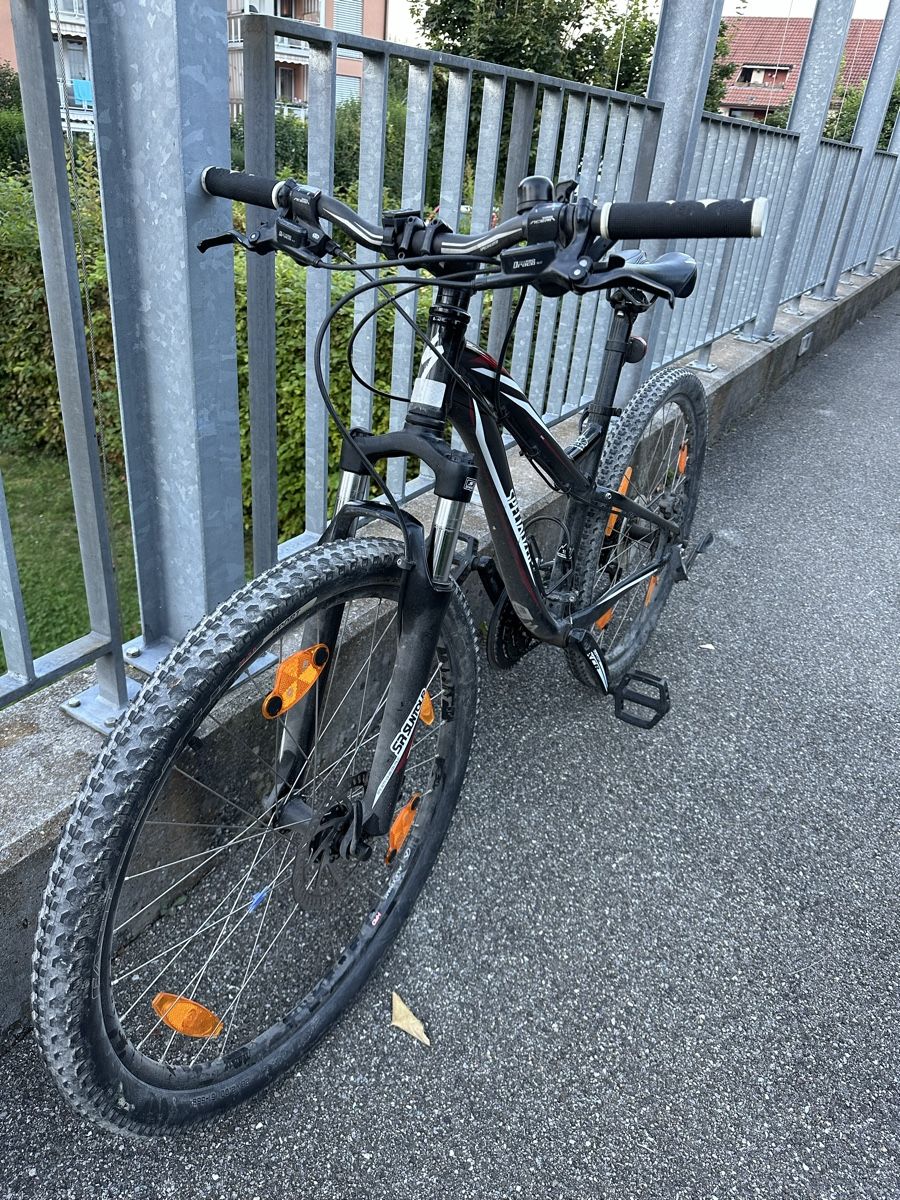 Specialized Biciclette: Specialized Mountainbike schwarz Grösse 15 – Usato da Oetwil am See venduto da Luckyluke1 5