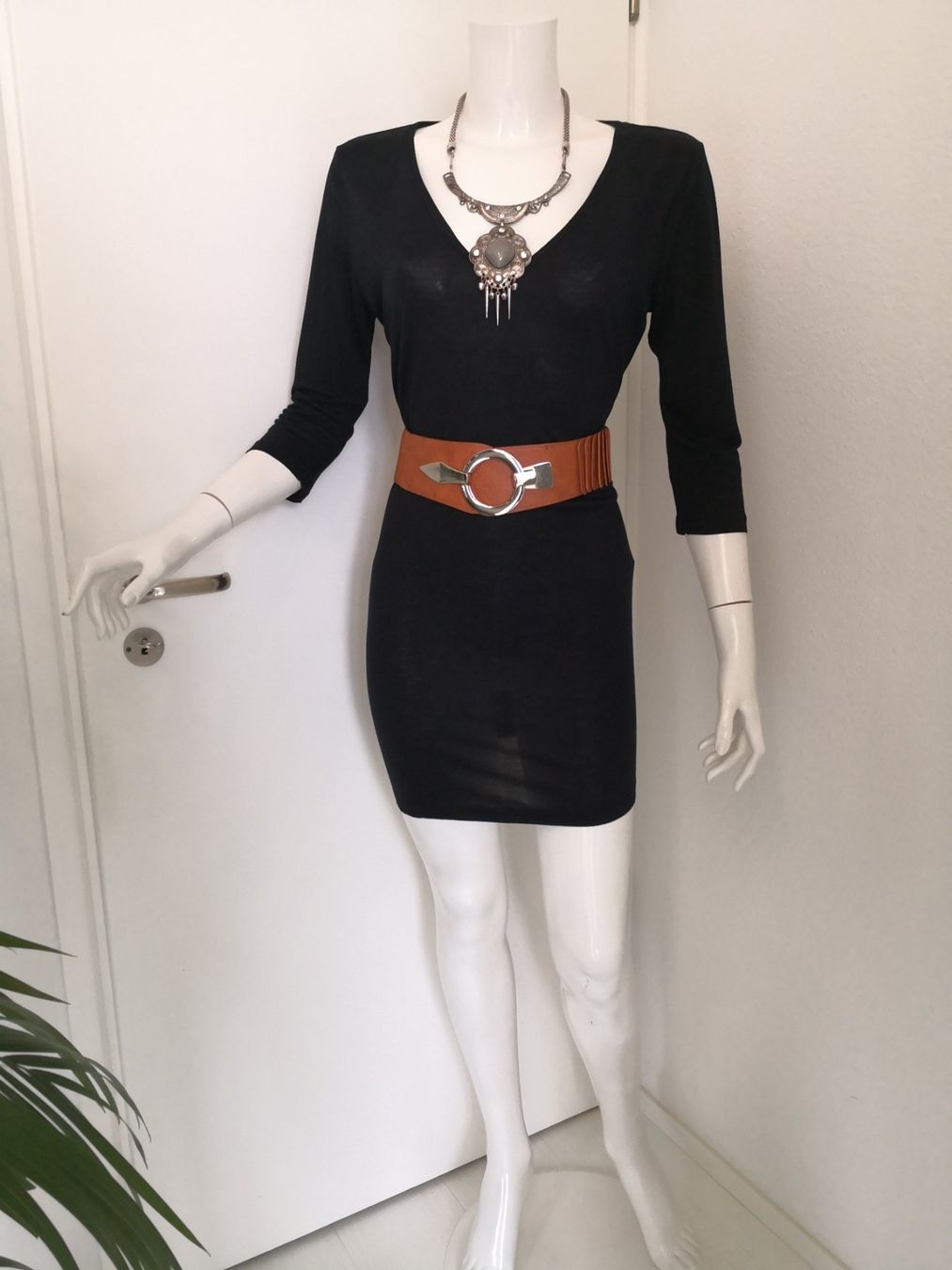 Mango Kleider: 🤩MANGO KLEID SCHWARZ & V-SCHNITT – Neu (gemäss Beschreibung) aus Olten von Naja-Twins-Twins