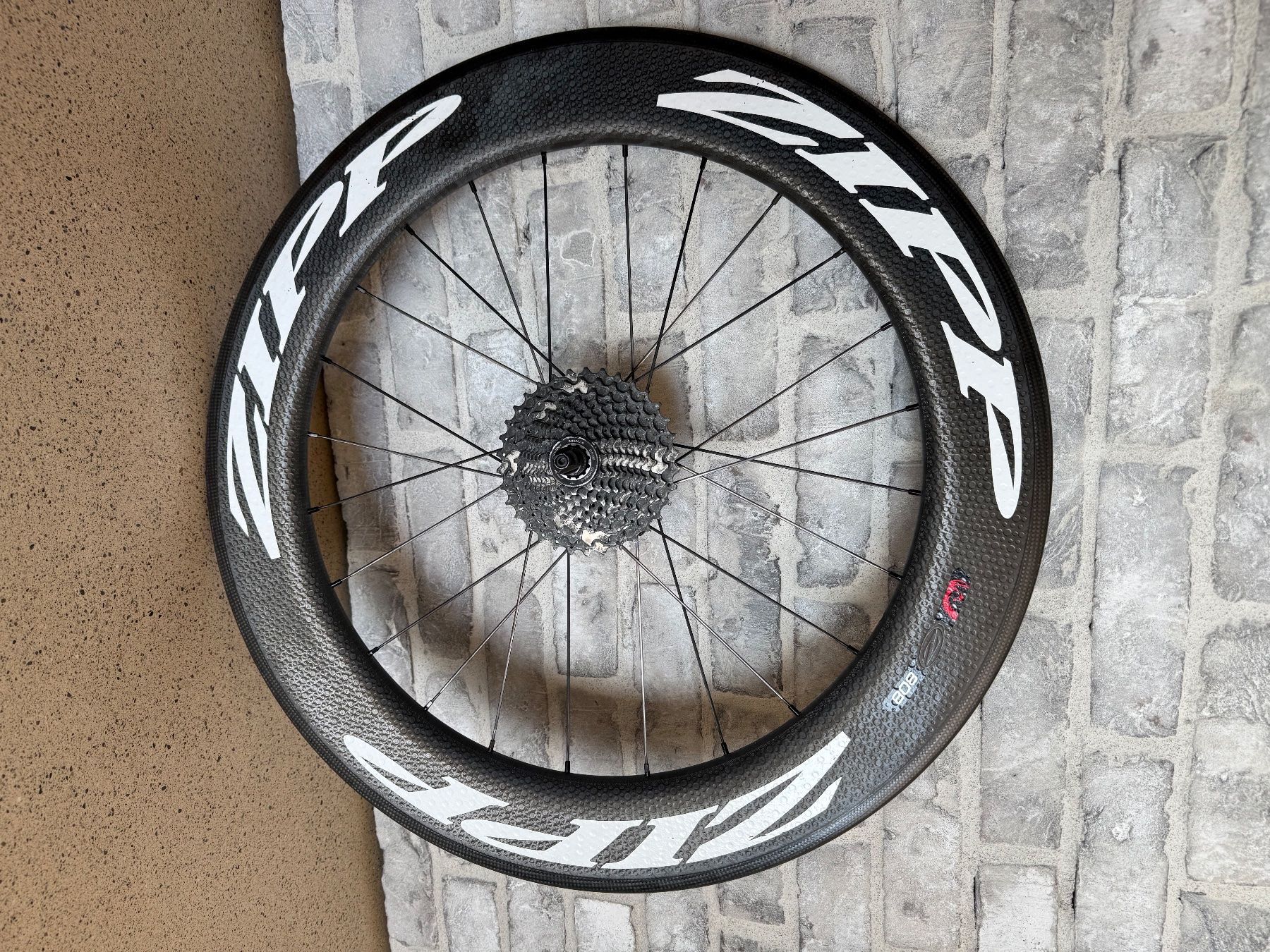 Zipp Ersatzteile: ZIPP Carbon Laufrad 80mm mit Kassette – Gebraucht aus Murten von Megacad0