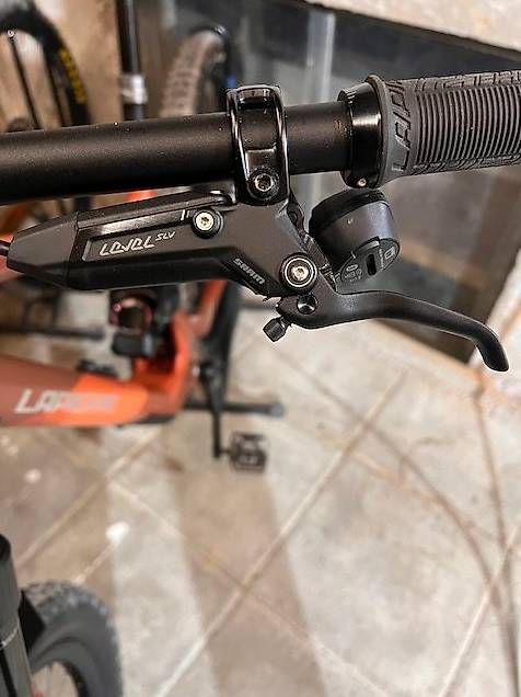 Sram Pezzi di ricambio: Sram Level Silver Stealth 4-Kolben Komplett Bremsanlage – Usato da Bubikon venduto da Waldgeist75 1