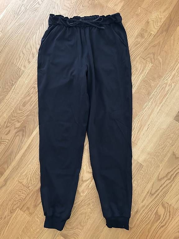 Pantaloni: Lululemon Hose Grösse 6 – Usato da Muri AG venduto da car_k6rd