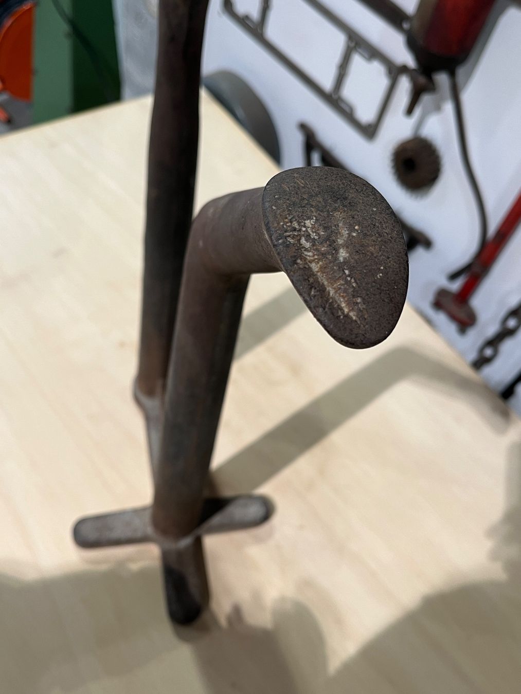 Werkzeuge: Schuhmacher Amboss Lüscher Bern – Gebraucht aus Luzern von Fracht-Design 4