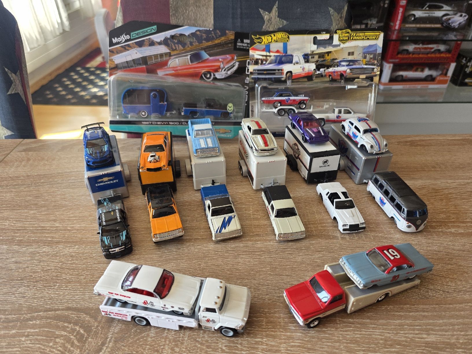 Voitures modèles: Diverse Team Transporter 1:64 Modellautos – D'occasion à Goldingen par Muscle_Cars84