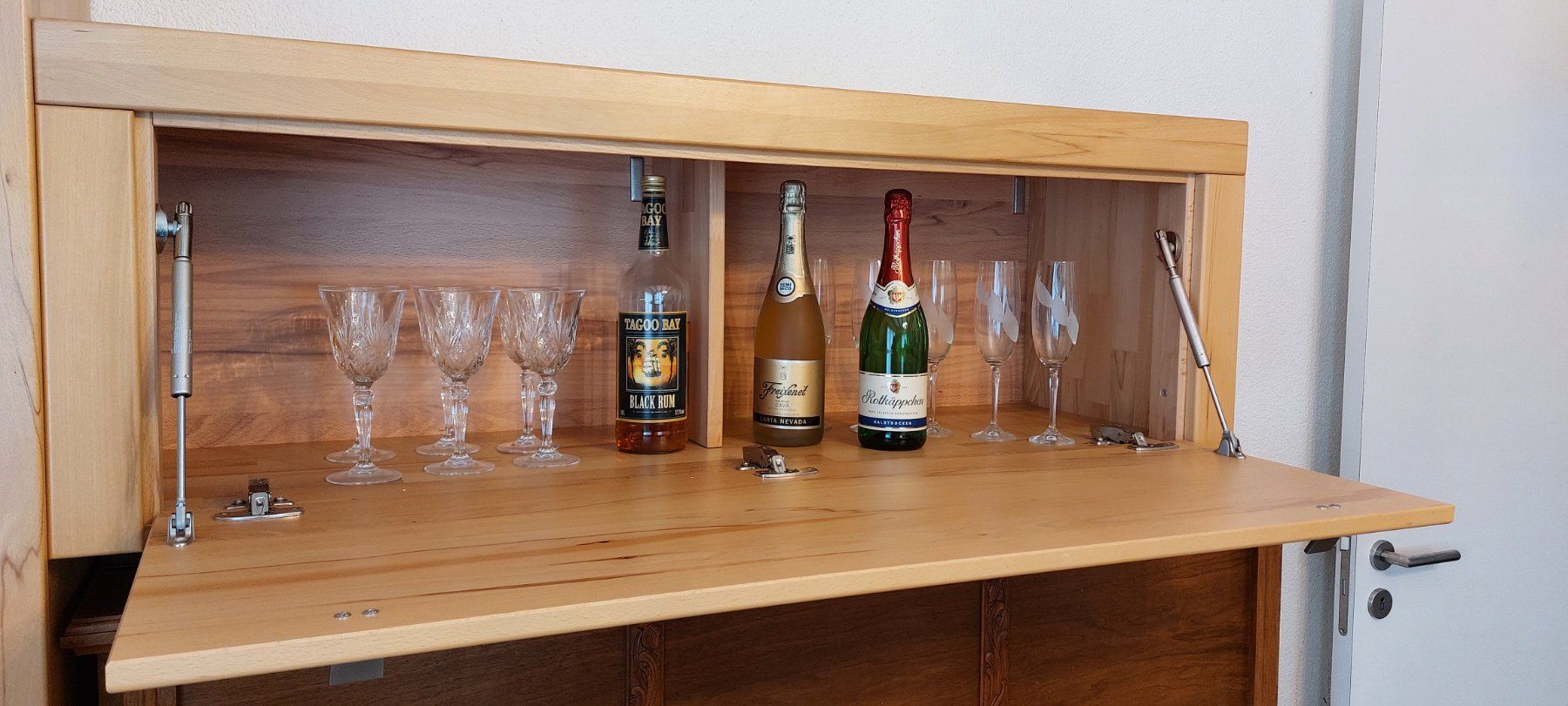 Cassettiere: Wandsideboard massiv Buche – Usato da Bürglen UR venduto da KaiserS12