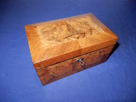 Antike Schmuckschatulle in Holz, 2 Innenfächer