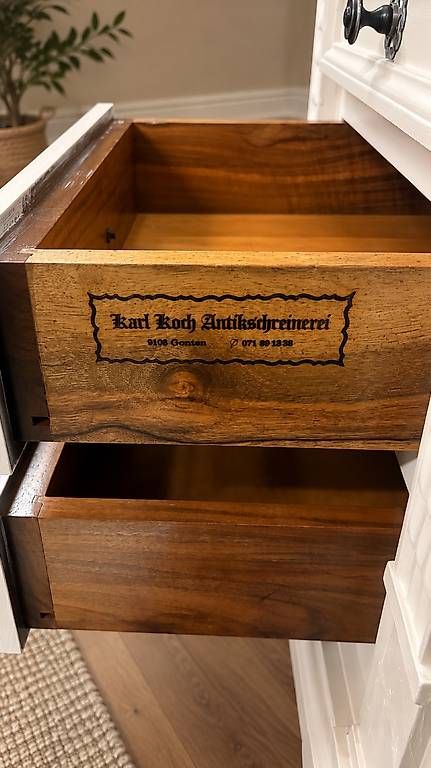 Cassettiere: Restaurierte Vintage-Kommode / Nachttisch – Usato da Schaffhausen venduto da silas. 2