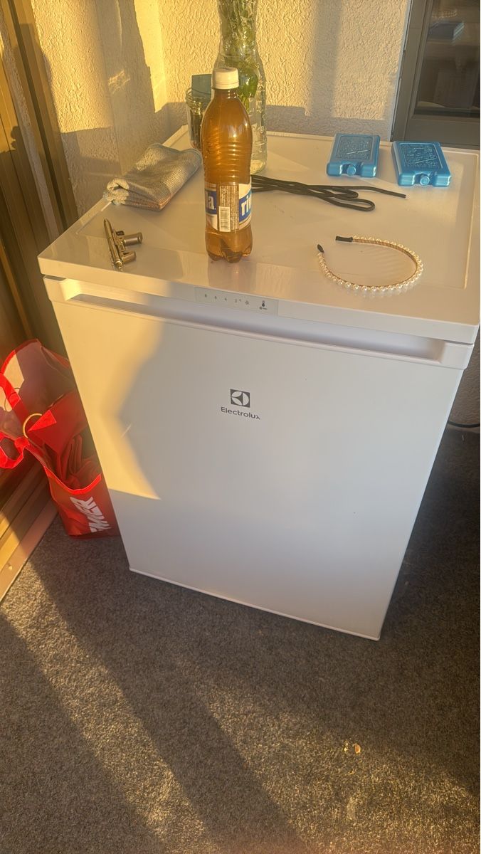Kühlschrank: Electrolux table fridge white acceptable condition – Gebraucht aus Wil SG von Beachbar2424