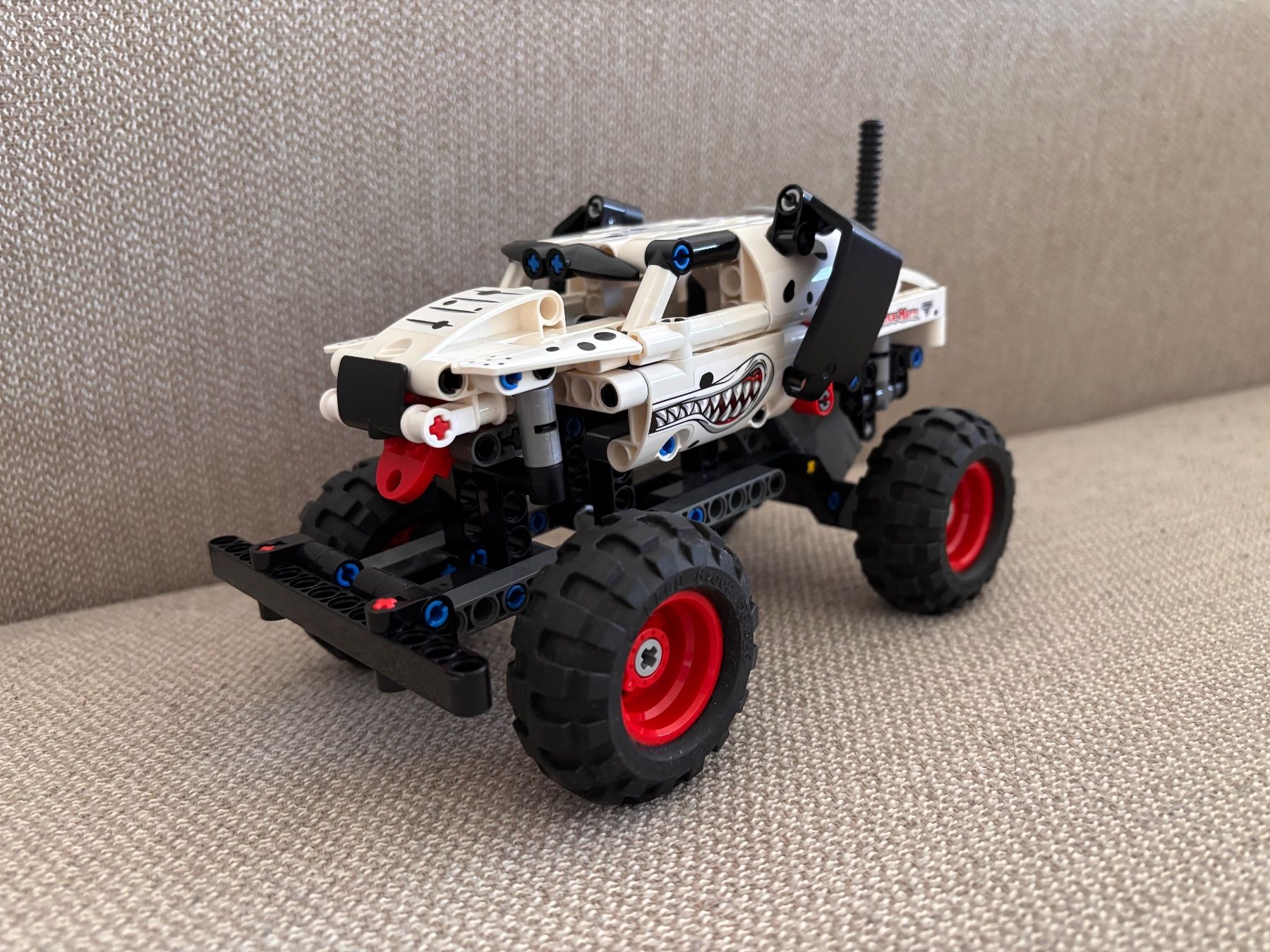 Lego Jeux de construction: Lego Technic monster trucks ensemble 42152 42135 – D'occasion à Veyrier par MargaritaR