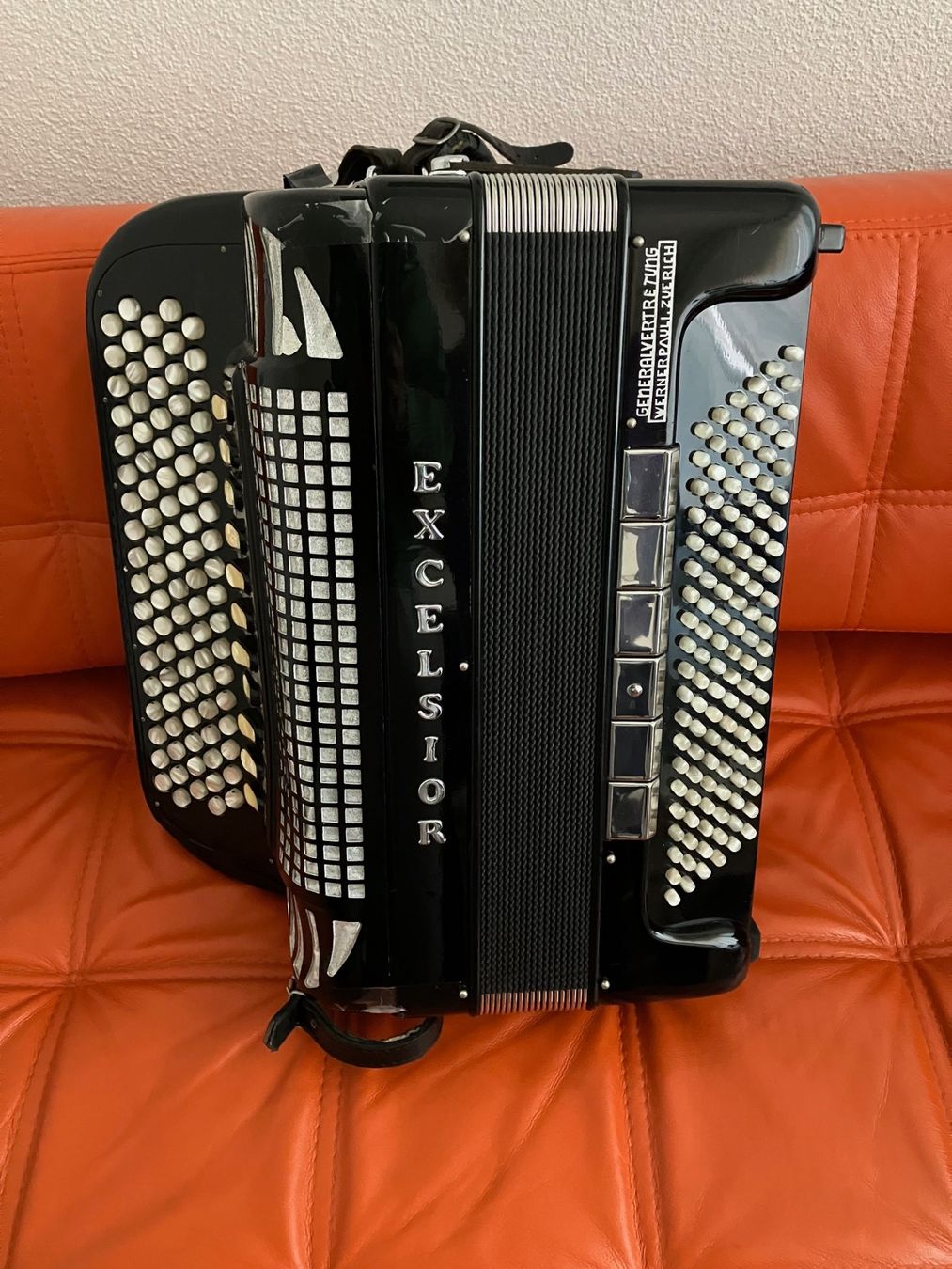 Excelsior Strumenti musicali: Akkordeon EXCELSIOR Mod. 610 Knopf – Usato da Zug venduto da Mboss 1