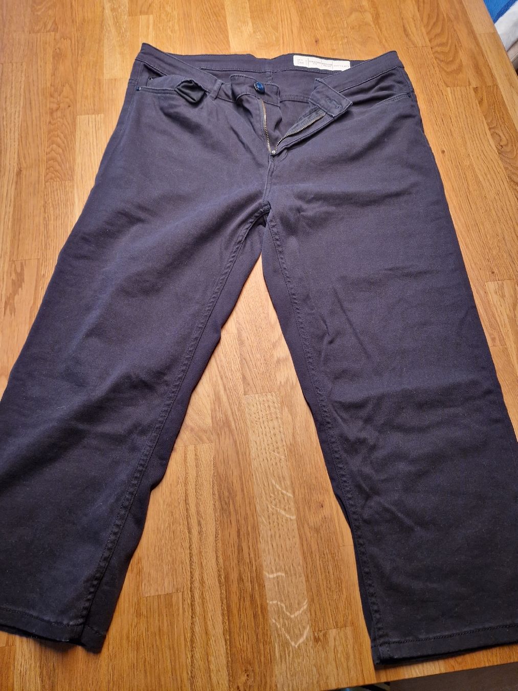 Jeans: Caprihose Gr.44 – Gebraucht aus Kulmerau von Doene7