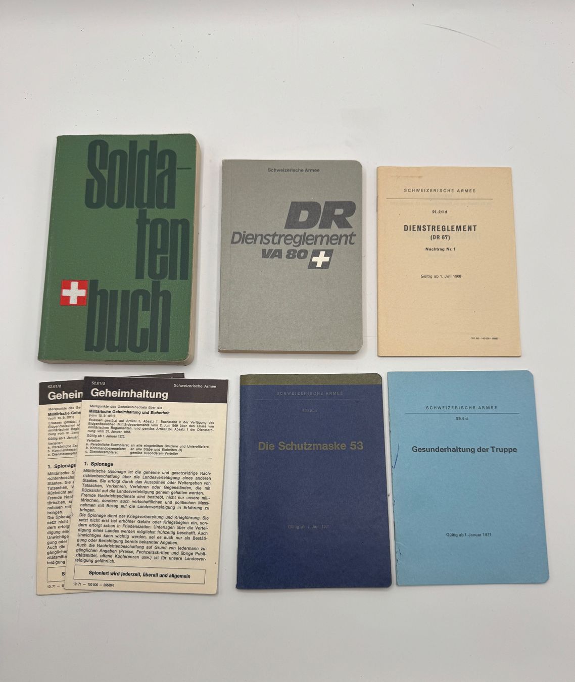 Bücher: Schweizer Armee Reglemente Konvolut – Gebraucht aus Sachseln von BONATI01