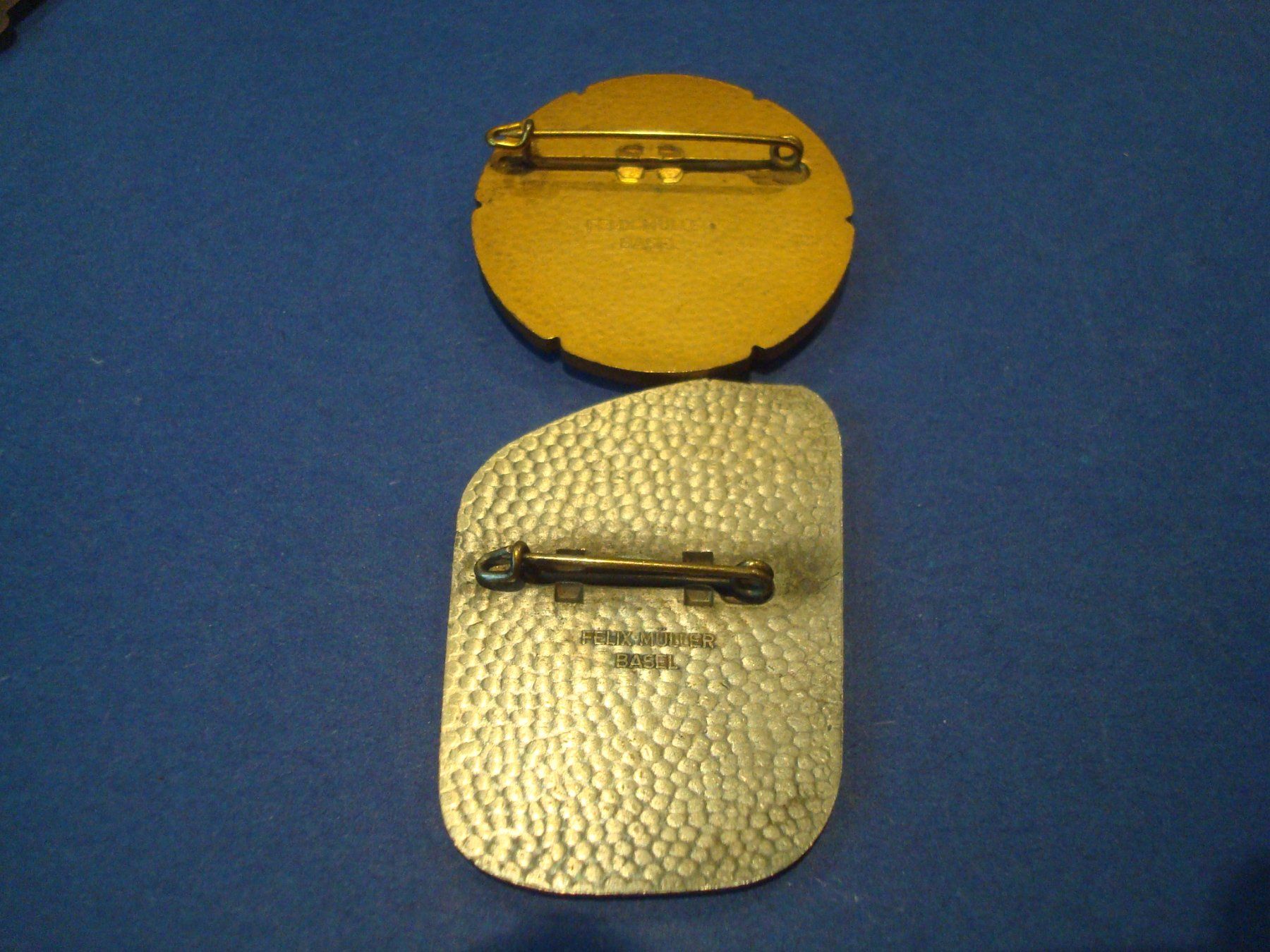 Placchette & Badge: Plaketten 1960 Gold + Silber – Usato da Riehen venduto da Baerewaegli 1
