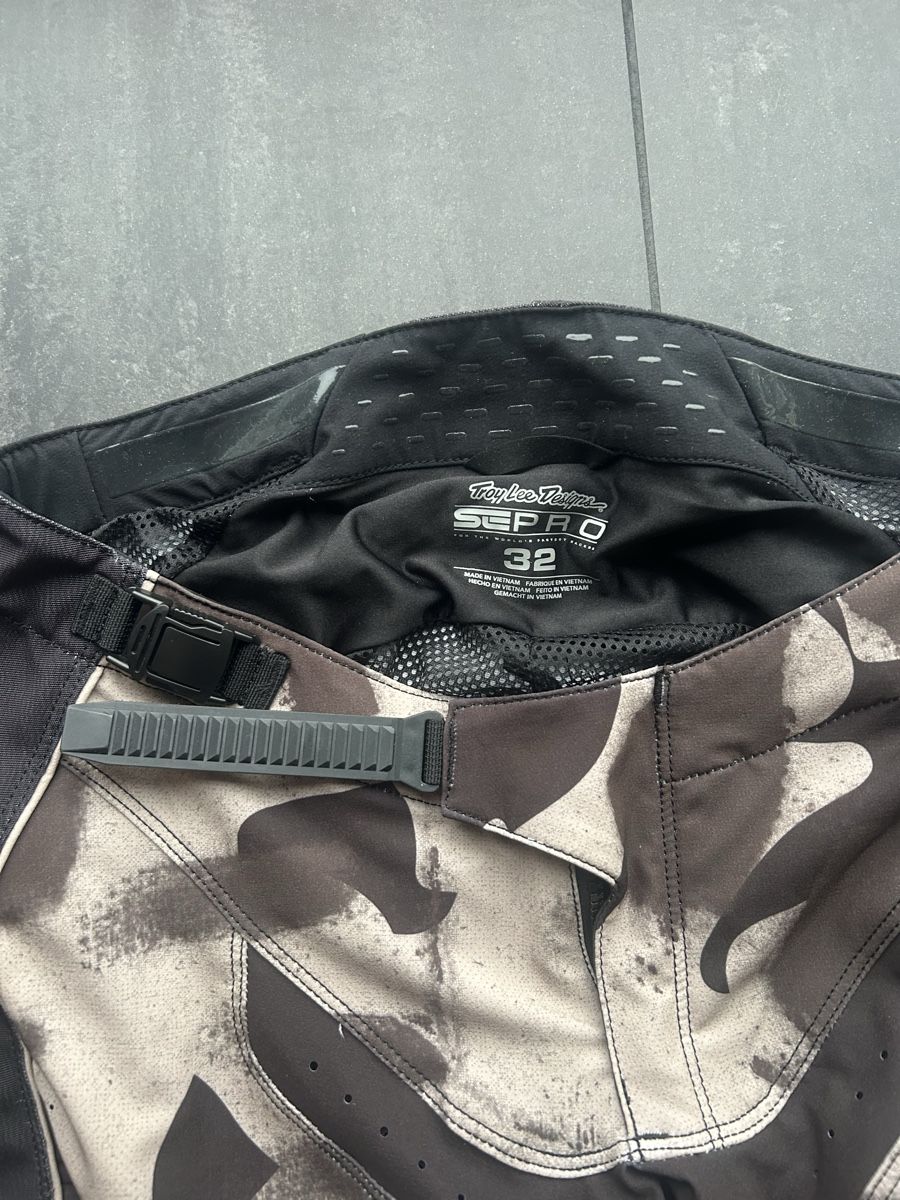 Troy Lee Pantaloni: TroyLee SE PRO Gr. 32 / Crosshose – Nuovo e nell'imballaggio originale da Schötz venduto da Swiss3Dwork 3