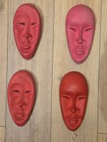 4 masques décoratifs en terre cuite peinte