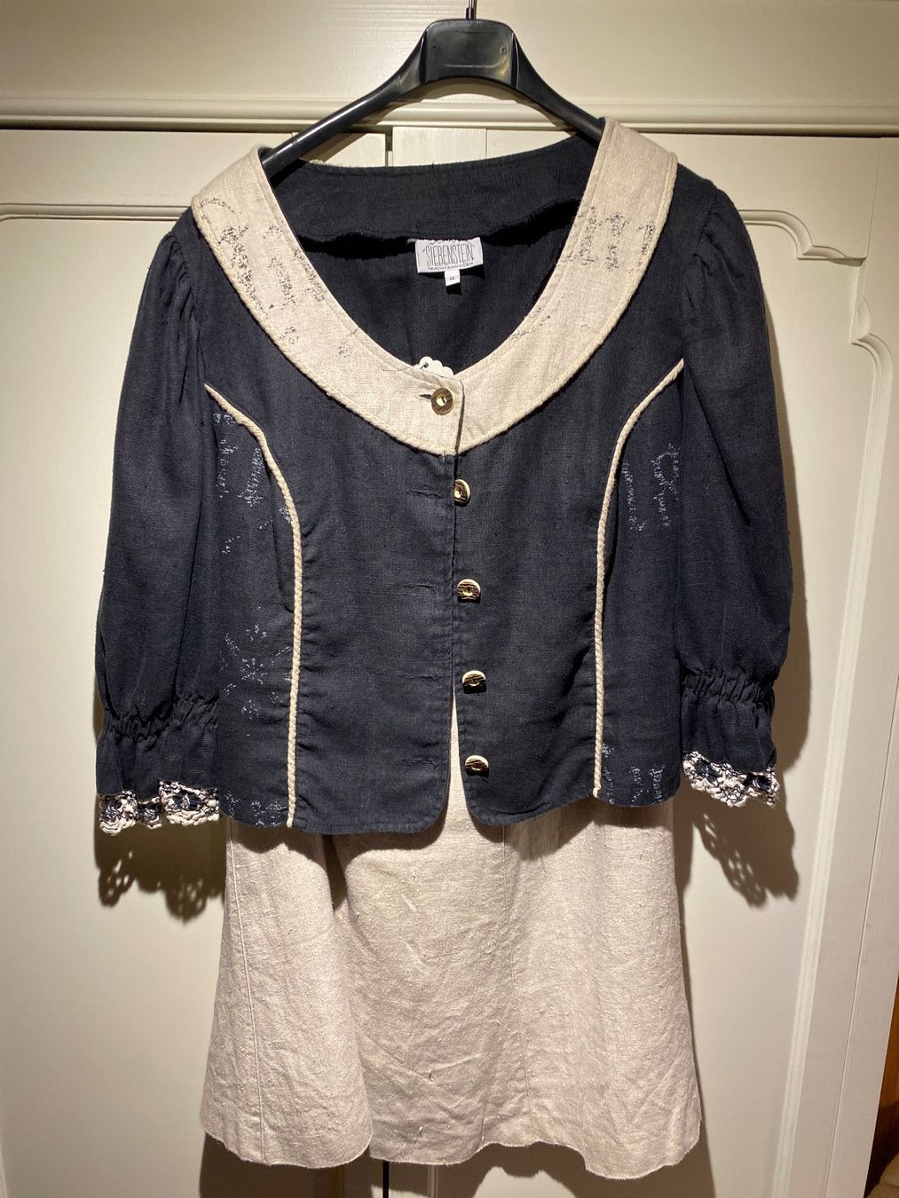 Costumi: %Trachtenbluse mit Rock-Leinen% – Nuovo (secondo la descrizione) da Meienried venduto da ManuelaBoutique