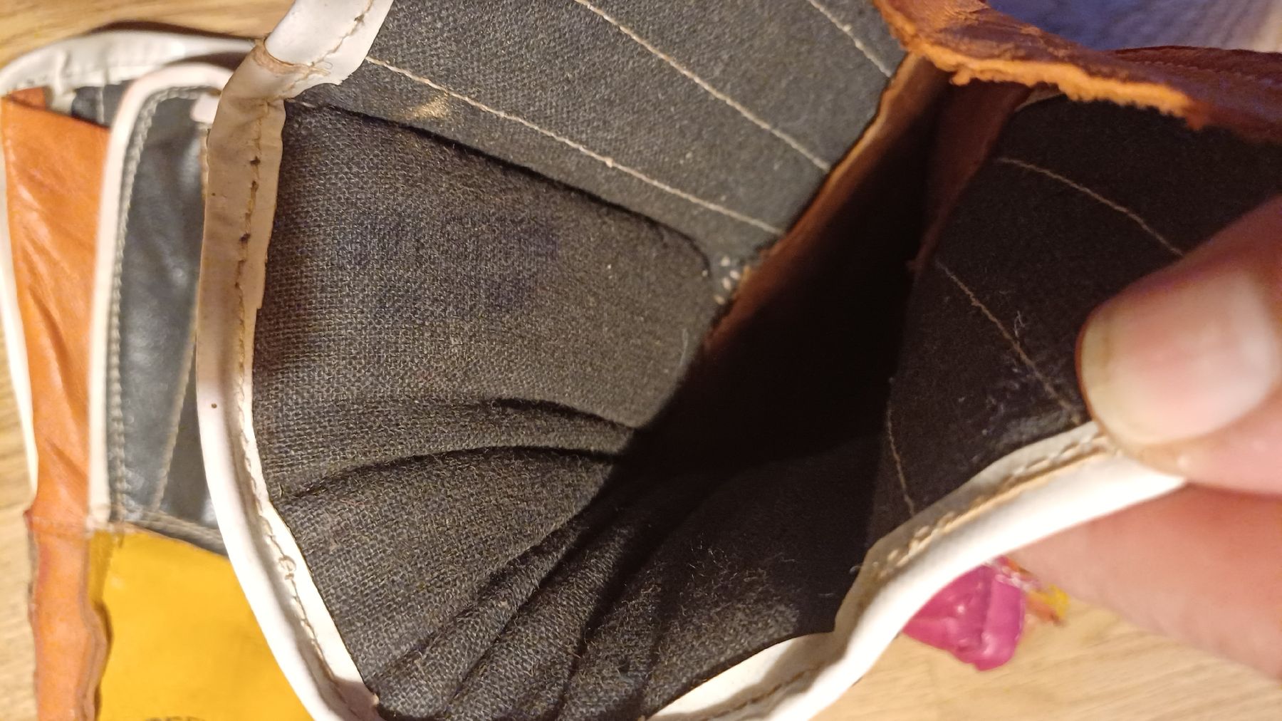 Altri accessori da uomo: Alte Eishockey Handschuhe – Usato da Flawil venduto da Pinkmalibu 5